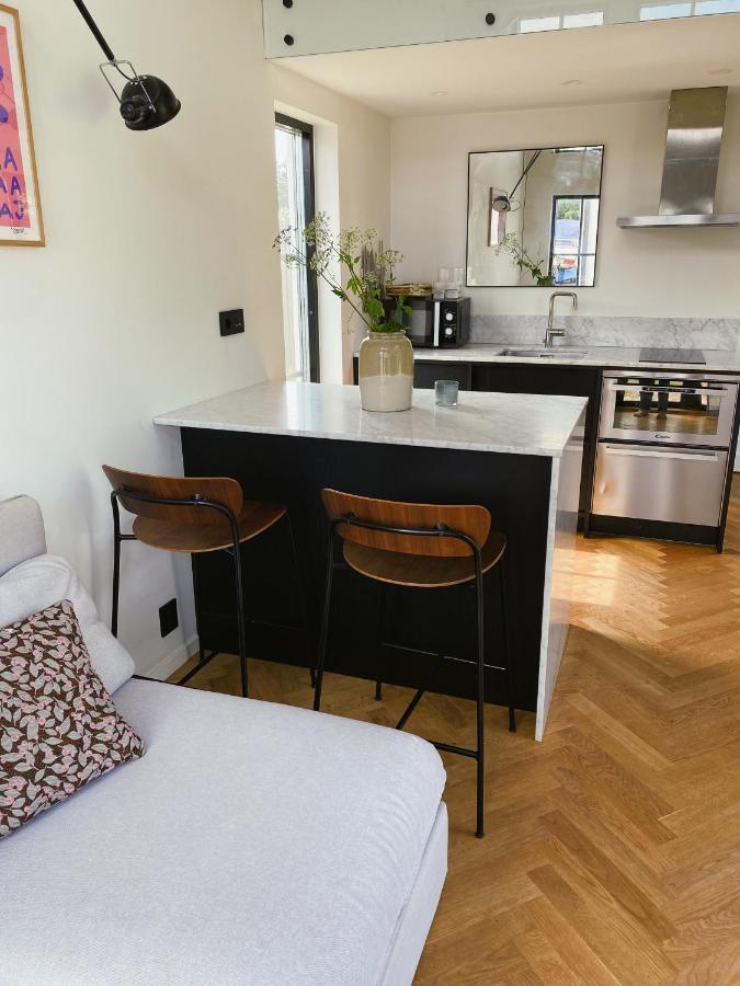 Guesthouse, Not Even A Minute Walk To The Ocean Kullavik Bagian luar foto